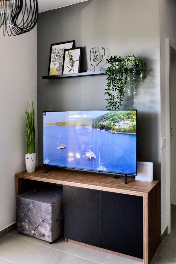 Beautiful Two-Bedroom Seaside Apartment In Премантура Екстериор снимка